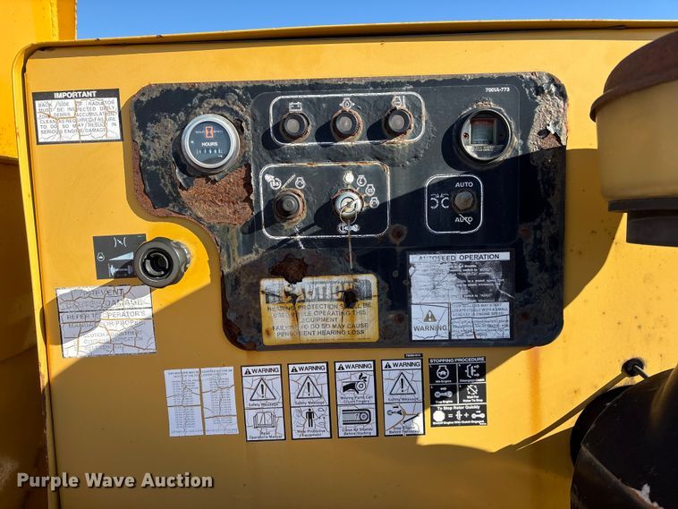 image for item FG2700 1999 Vermeer BC1800A wood chipper