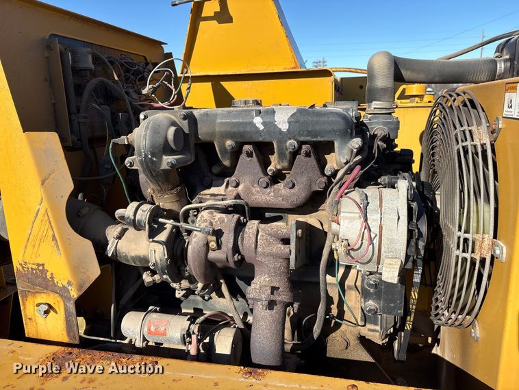 image for item FG2700 1999 Vermeer BC1800A wood chipper