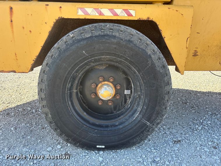 image for item FG2700 1999 Vermeer BC1800A wood chipper