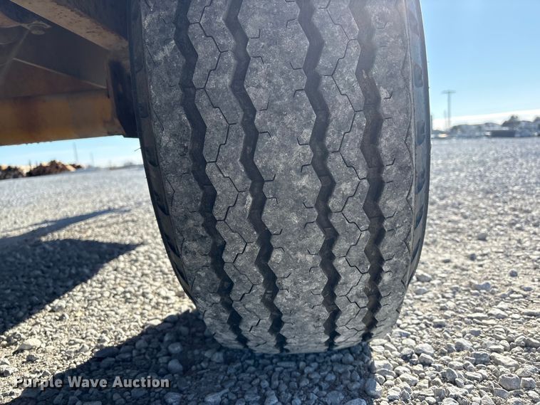 image for item FG2700 1999 Vermeer BC1800A wood chipper