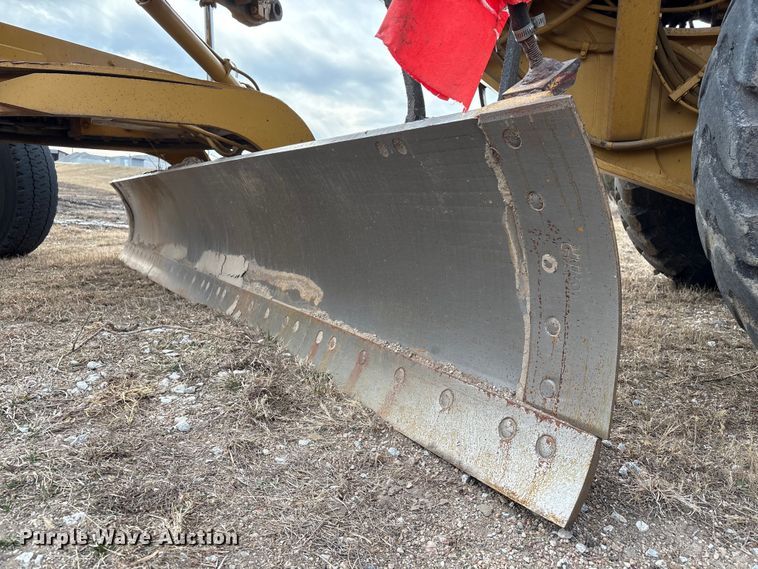 image for item FG2707 2000 Caterpillar 140H motor grader