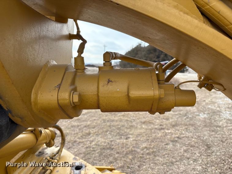 image for item FG2707 2000 Caterpillar 140H motor grader