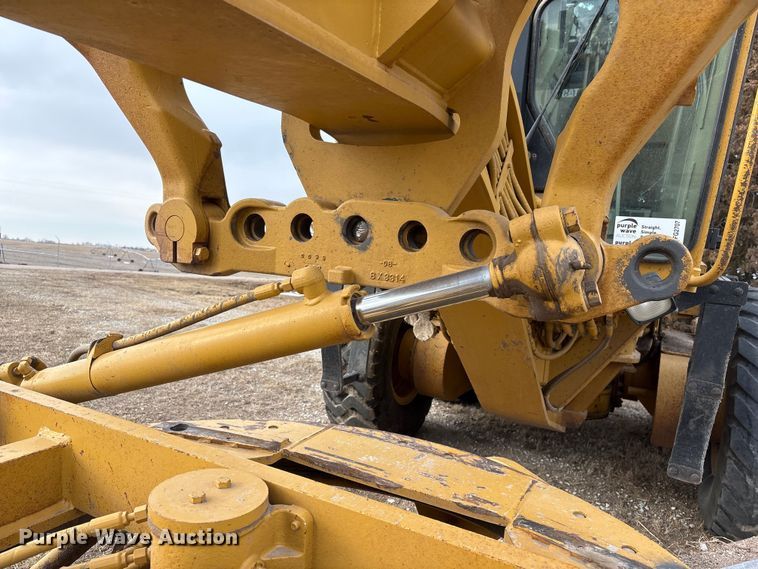 image for item FG2707 2000 Caterpillar 140H motor grader