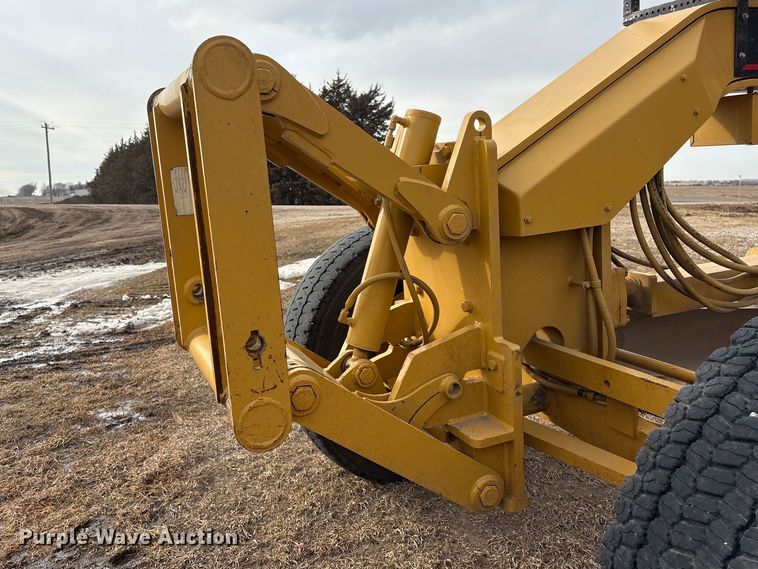 image for item FG2707 2000 Caterpillar 140H motor grader