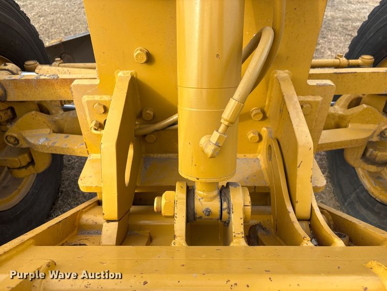 image for item FG2707 2000 Caterpillar 140H motor grader