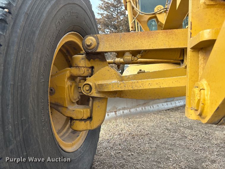 image for item FG2707 2000 Caterpillar 140H motor grader