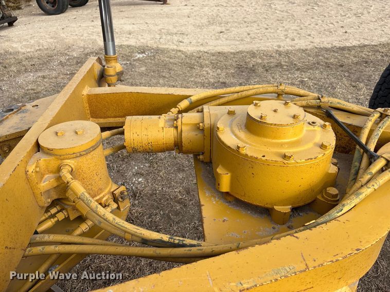 image for item FG2707 2000 Caterpillar 140H motor grader