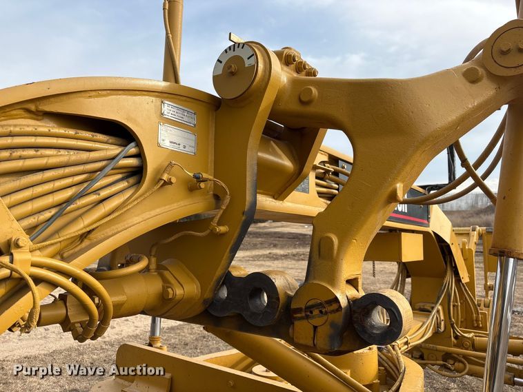 image for item FG2707 2000 Caterpillar 140H motor grader