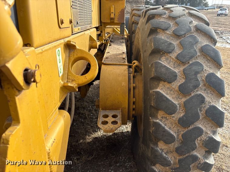 image for item FG2707 2000 Caterpillar 140H motor grader