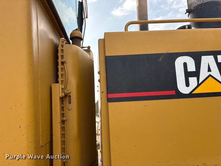 image for item FG2707 2000 Caterpillar 140H motor grader