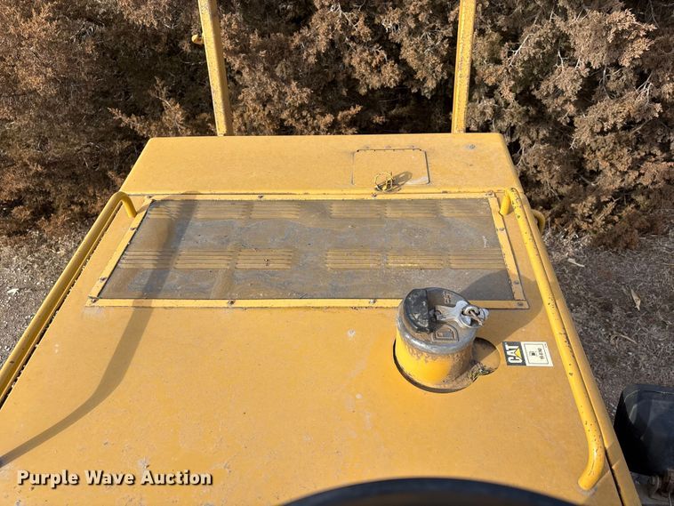 image for item FG2707 2000 Caterpillar 140H motor grader