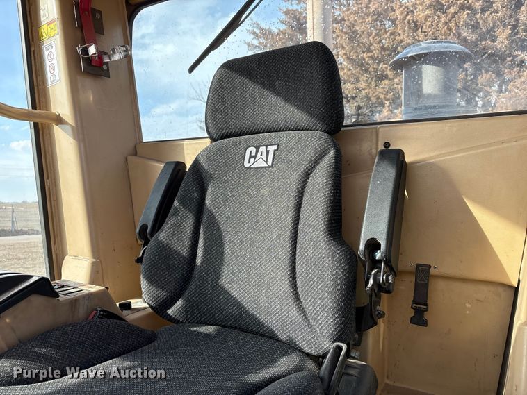 image for item FG2707 2000 Caterpillar 140H motor grader