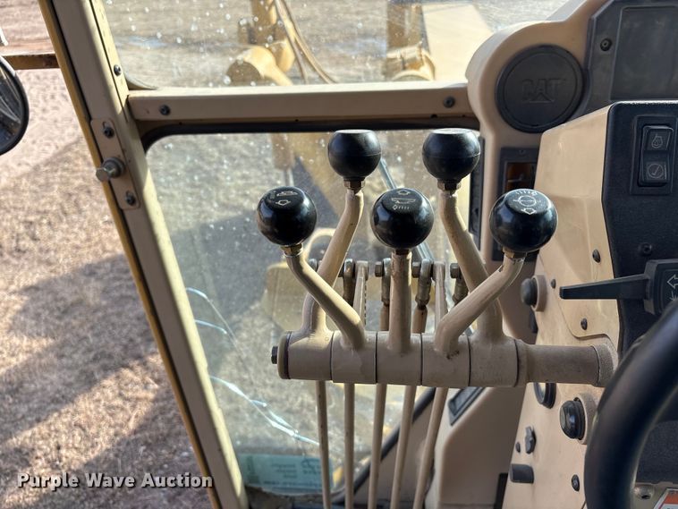 image for item FG2707 2000 Caterpillar 140H motor grader