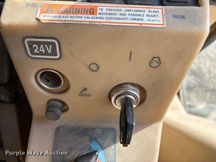 image for item FG2707 2000 Caterpillar 140H motor grader