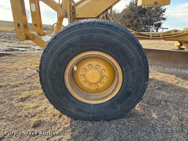 image for item FG2707 2000 Caterpillar 140H motor grader