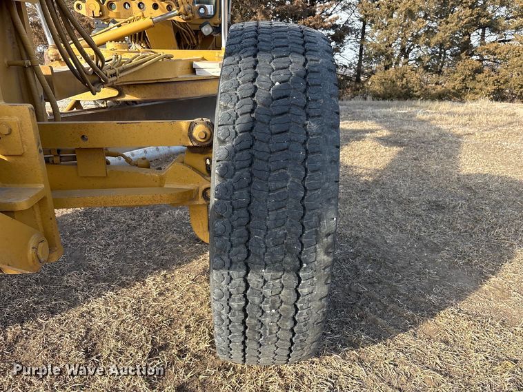 image for item FG2707 2000 Caterpillar 140H motor grader