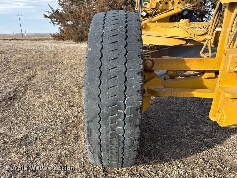 image for item FG2707 2000 Caterpillar 140H motor grader