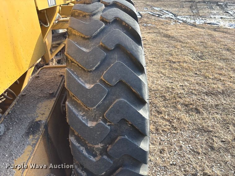 image for item FG2707 2000 Caterpillar 140H motor grader