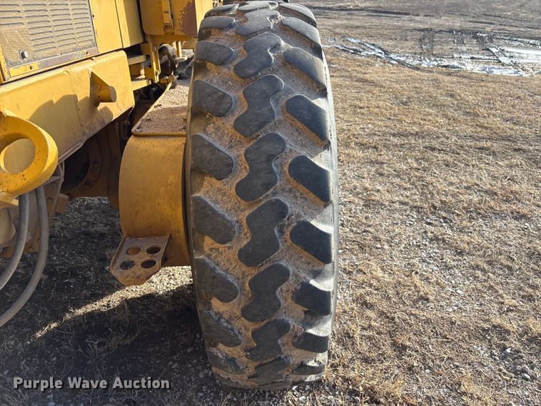 image for item FG2707 2000 Caterpillar 140H motor grader