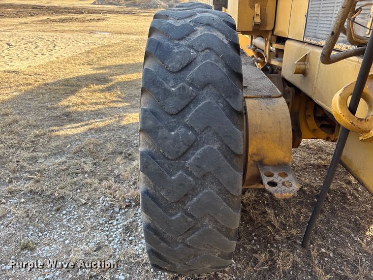 image for item FG2707 2000 Caterpillar 140H motor grader