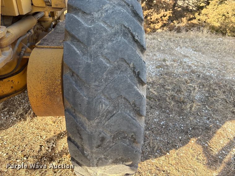 image for item FG2707 2000 Caterpillar 140H motor grader