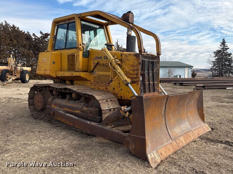 image for item FG2710 1991 John Deere 850B dozer