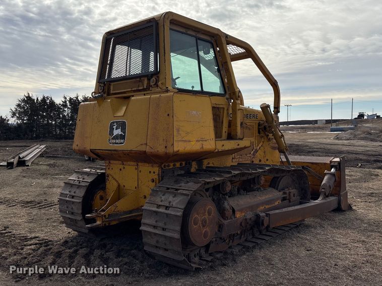 image for item FG2710 1991 John Deere 850B dozer
