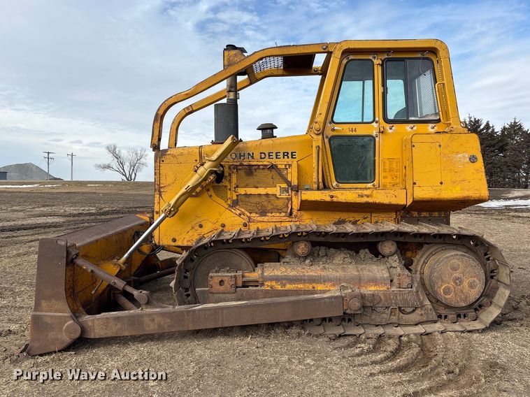 image for item FG2710 1991 John Deere 850B dozer