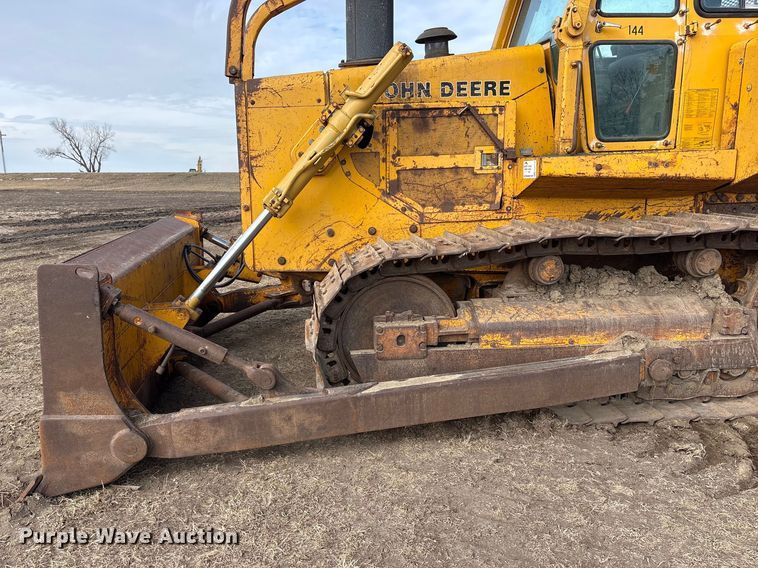 image for item FG2710 1991 John Deere 850B dozer