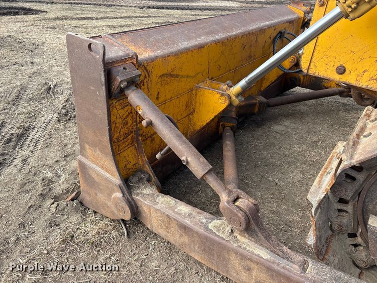 image for item FG2710 1991 John Deere 850B dozer