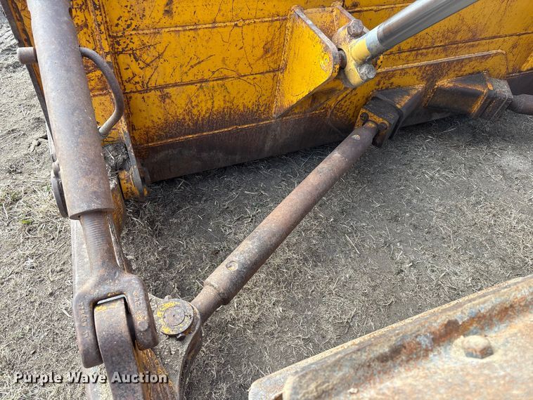 image for item FG2710 1991 John Deere 850B dozer