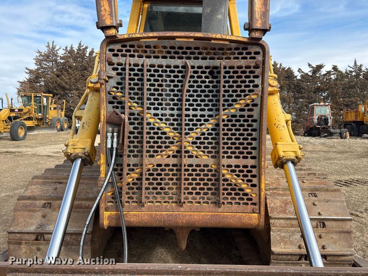 image for item FG2710 1991 John Deere 850B dozer