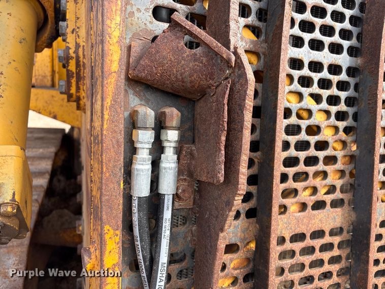 image for item FG2710 1991 John Deere 850B dozer