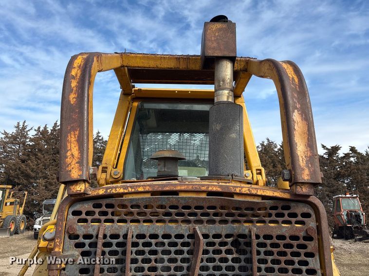 image for item FG2710 1991 John Deere 850B dozer