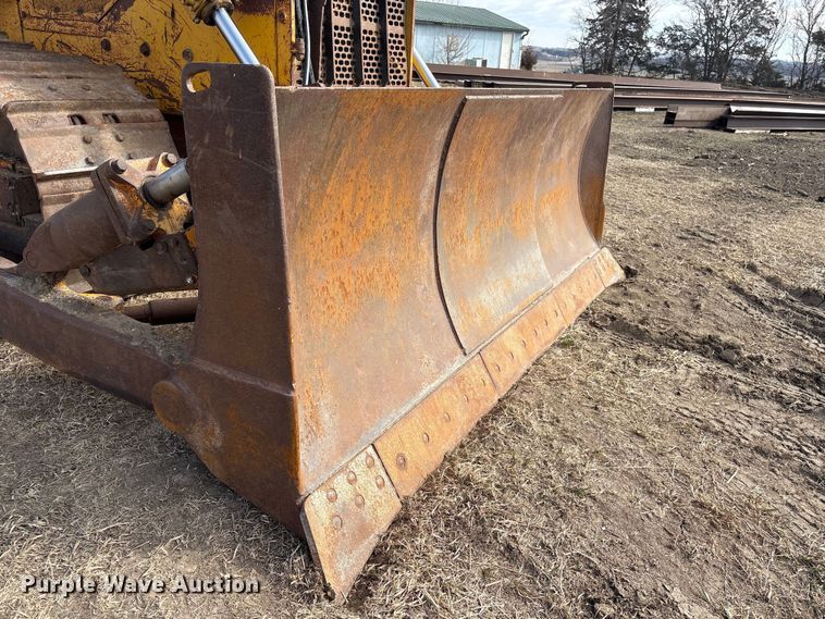 image for item FG2710 1991 John Deere 850B dozer