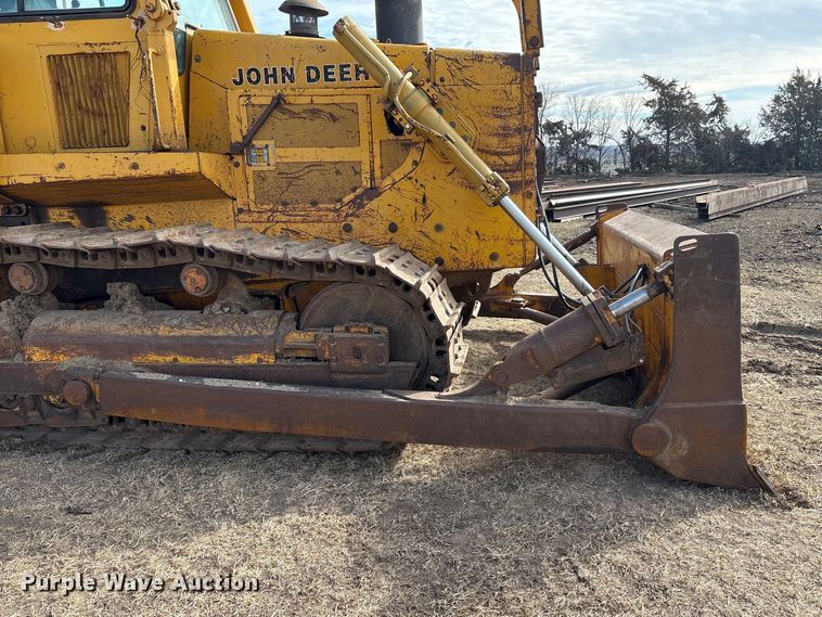 image for item FG2710 1991 John Deere 850B dozer