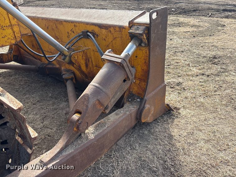 image for item FG2710 1991 John Deere 850B dozer