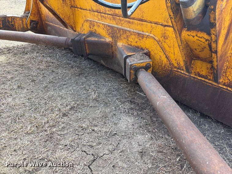 image for item FG2710 1991 John Deere 850B dozer