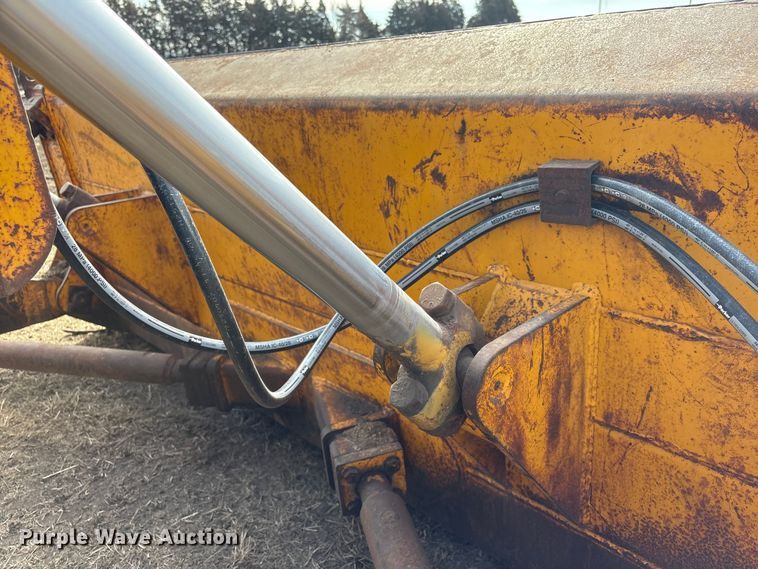 image for item FG2710 1991 John Deere 850B dozer