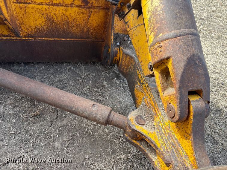 image for item FG2710 1991 John Deere 850B dozer