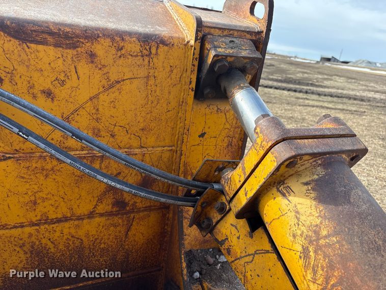 image for item FG2710 1991 John Deere 850B dozer