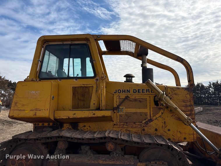 image for item FG2710 1991 John Deere 850B dozer