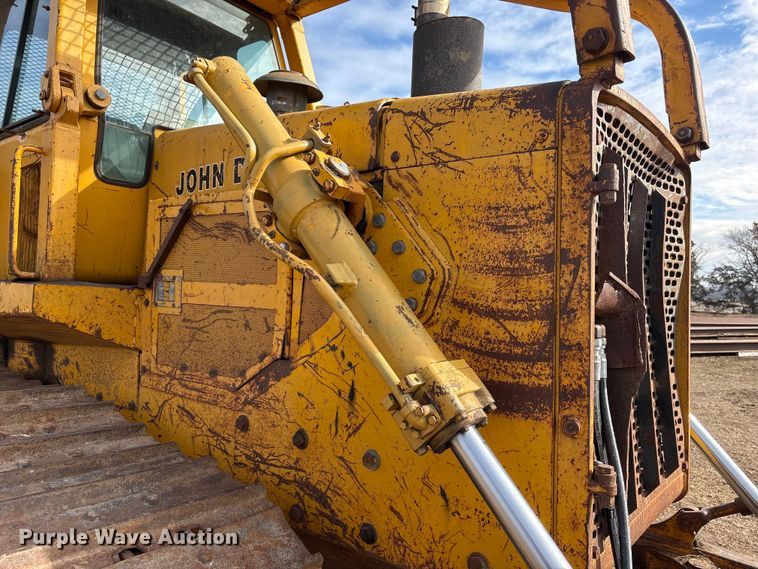 image for item FG2710 1991 John Deere 850B dozer