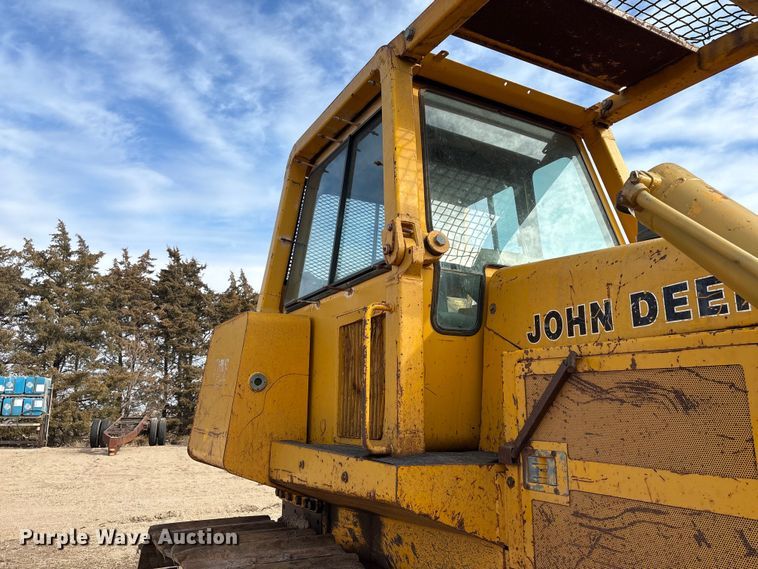 image for item FG2710 1991 John Deere 850B dozer