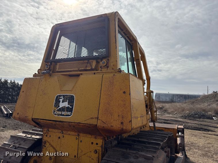 image for item FG2710 1991 John Deere 850B dozer