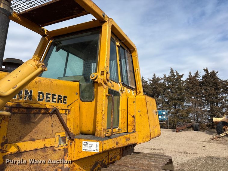 image for item FG2710 1991 John Deere 850B dozer