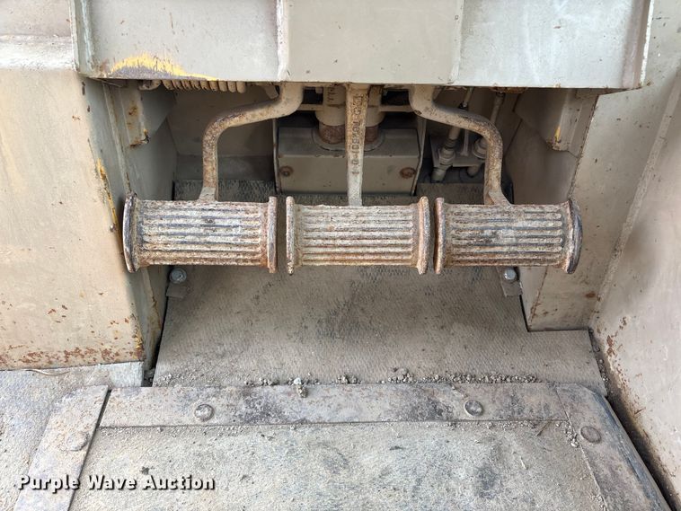 image for item FG2710 1991 John Deere 850B dozer