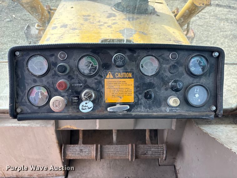 image for item FG2710 1991 John Deere 850B dozer