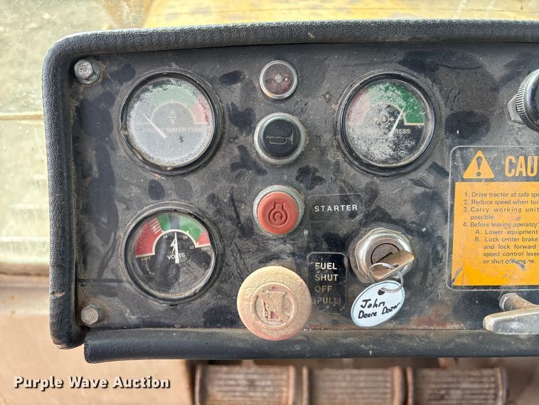 image for item FG2710 1991 John Deere 850B dozer