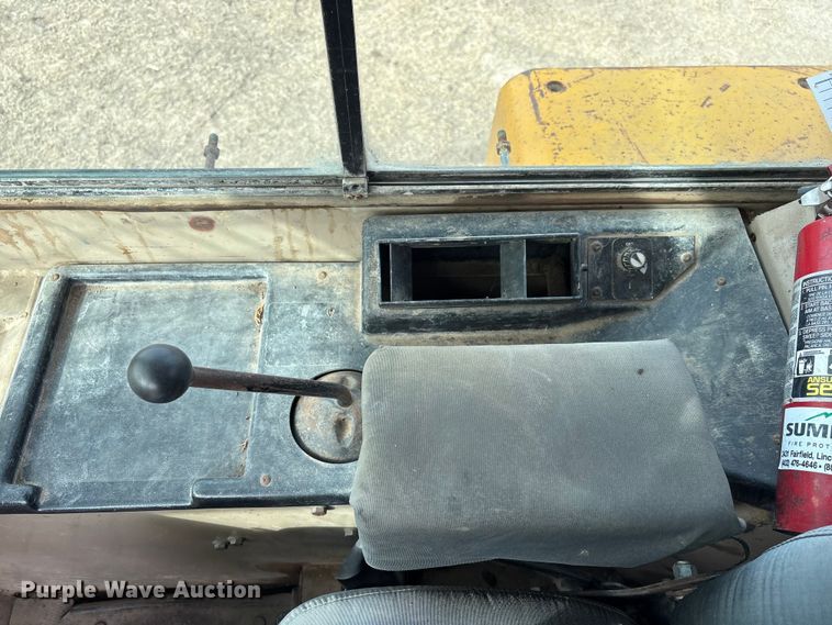 image for item FG2710 1991 John Deere 850B dozer